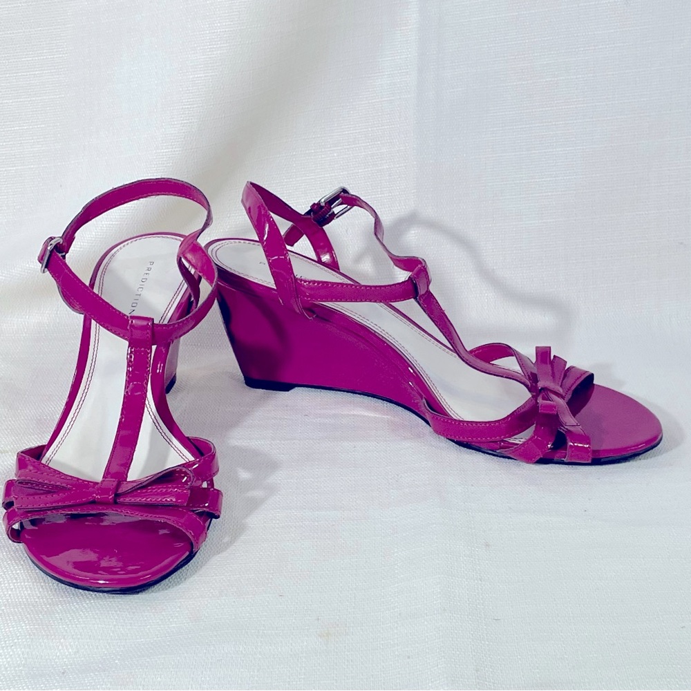 Predictions Wedge Sandle‎